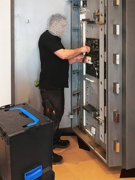 tresorraumtuer reparatur